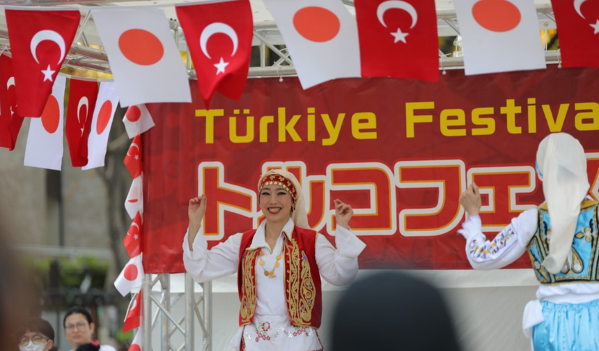 Tokyo'da Türkiye Festivali düzenlendi: Japonlar halay çekerek eğlendi