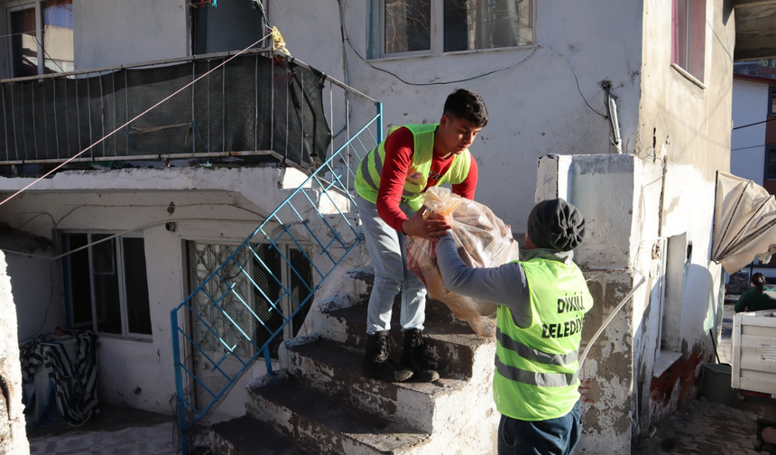 İzmir Dikili Belediyesi'nden sosyal belediyecilik: Ağaç dalları yakacağa dönüşüyor