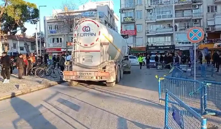 İzmir Dikili’de feci tır kazası: 2 ölü!