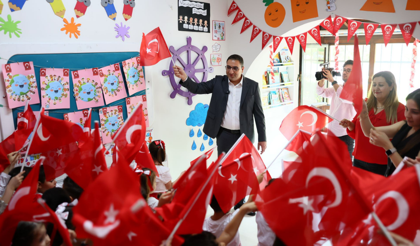 Balçova'da miniklerin 23 Nisan coşkusu
