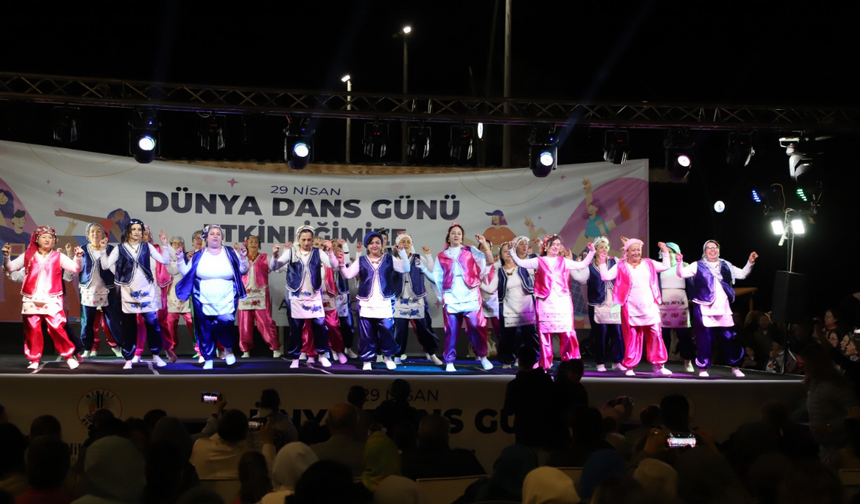 Dikili’de 29 Nisan Dünya Dans Günü renkli gösterilerle kutlandı