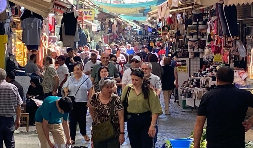 Kurban Bayramı öncesi Kemeraltı Çarşısı tıklım tıklım!