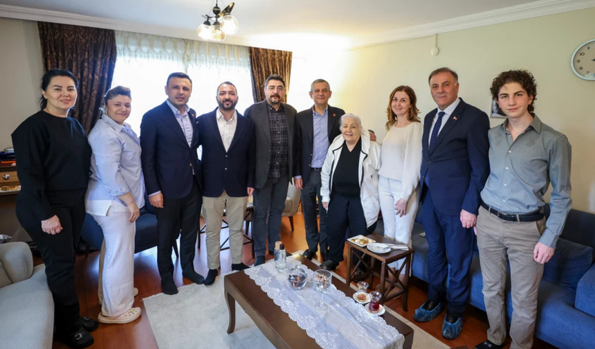 CHP Genel Başkanı Özgür Özel’den Buğra Gökce’nin ailesine ziyaret!