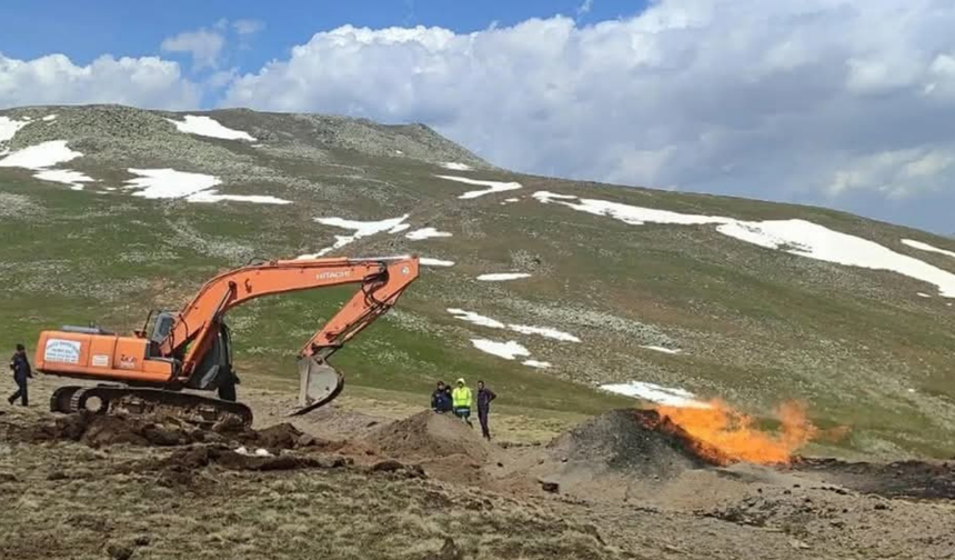 Yıldırım düşen doğal gaz hattında yangın çıktı!