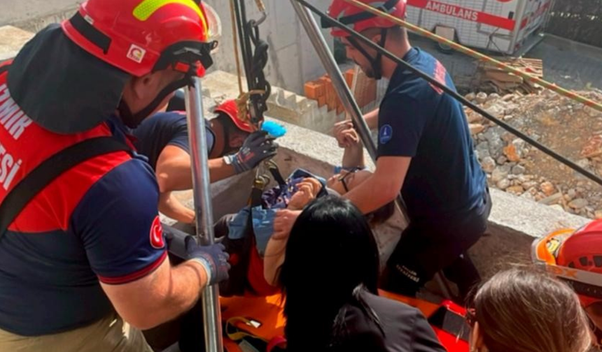 Çeşme’de kuyuya düşen kadın hastaneye kaldırıldı