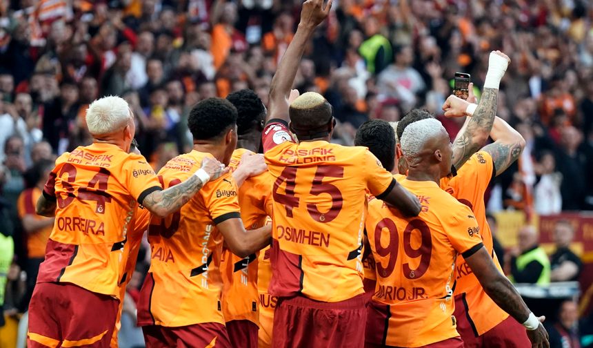 Galatasaray’da 5. yıldız coşkusu Yenikapı’da yaşanıyor