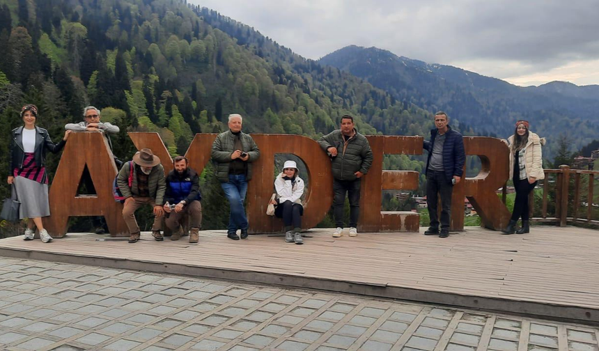 İzmirli gazeteciler Rize'de tanıtım turuna katıldılar