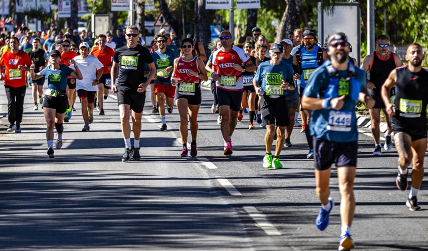 29 ülkeden 2 bin 606 sporcu, Salomon Çeşme Maratonu'nda koşacak