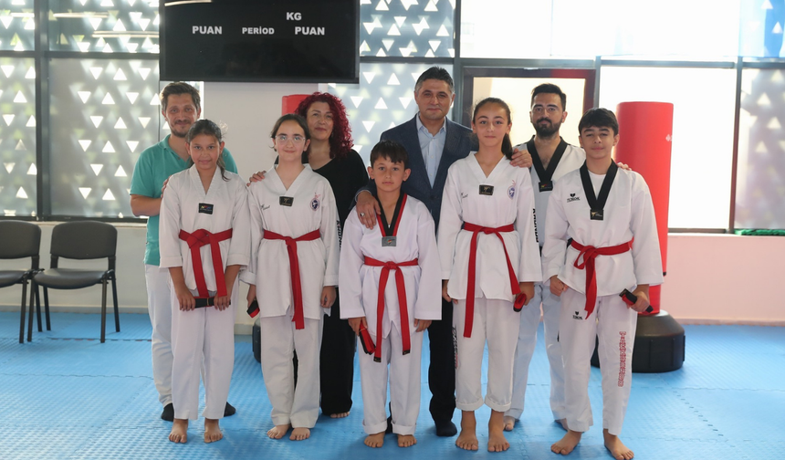 Aliağa’da taekwondo heyecanı, 100 sporcu kuşak sınavını geçti