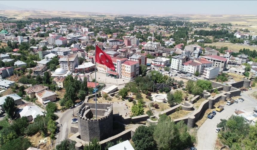 Malazgirt Kalesi’nde arkeolojik kazı çalışmaları başladı