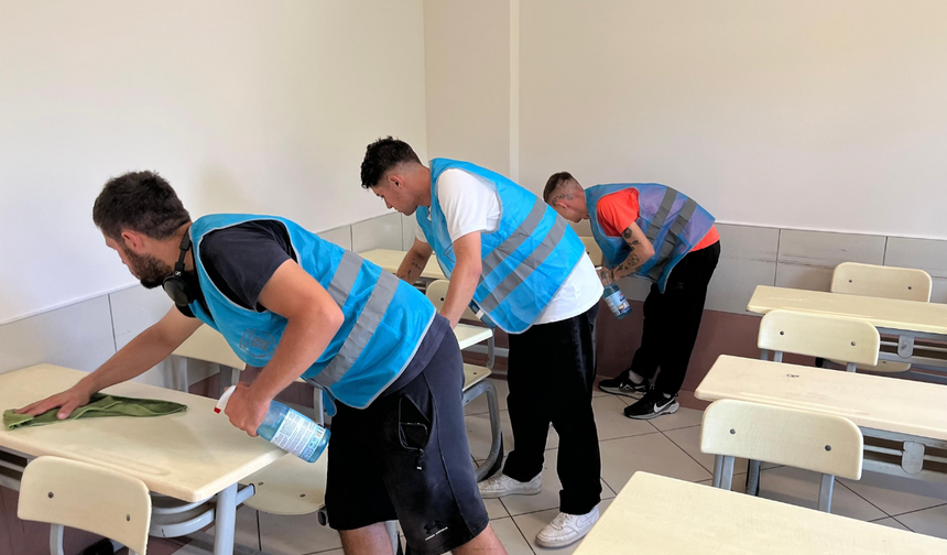Yükümlülerden eğitime katkı: Okullar temizleniyor ve boyanıyor