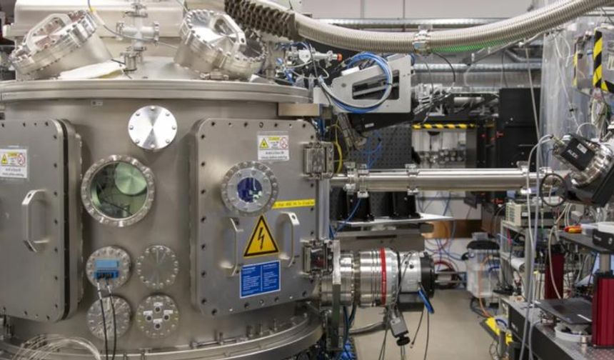 Bilim insanları yeni bir buz türü keşfetti: Oda sıcaklığında katı halde kalabiliyor