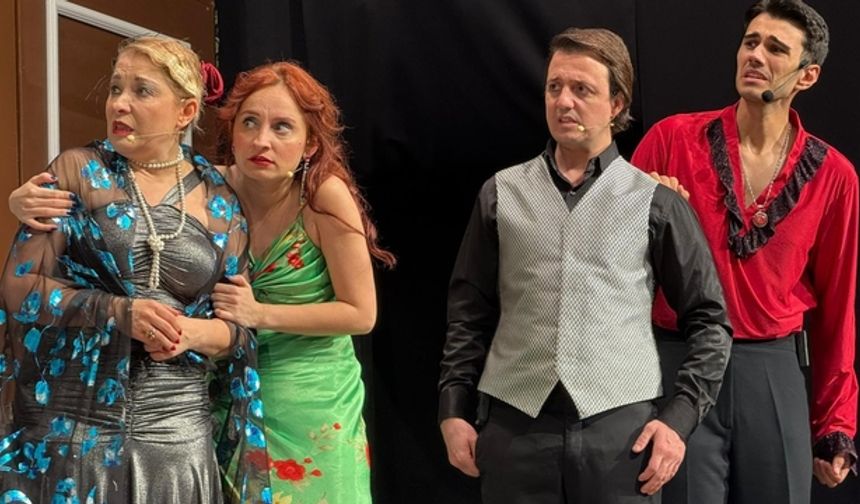 İzmir’de sezonun en çok konuşulan oyunu: Hisseli Harikalar Kumpanyası