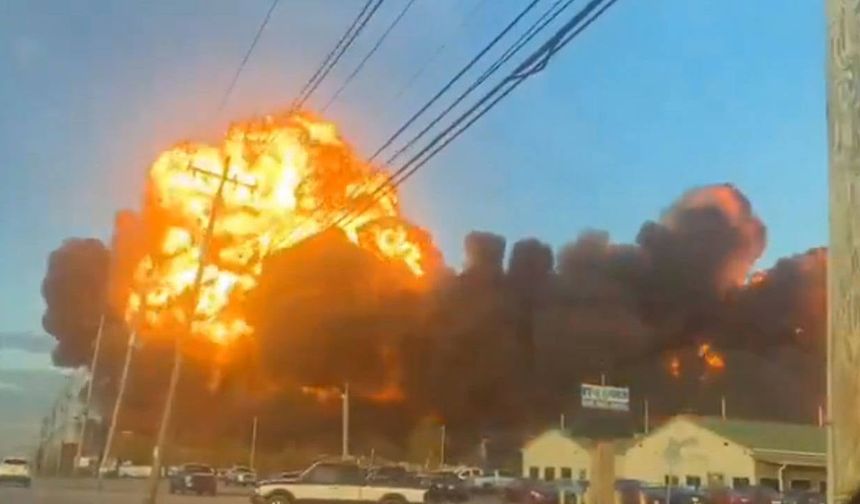 ABD'de kargo uçağı düştü; ölü ve yaralılar var