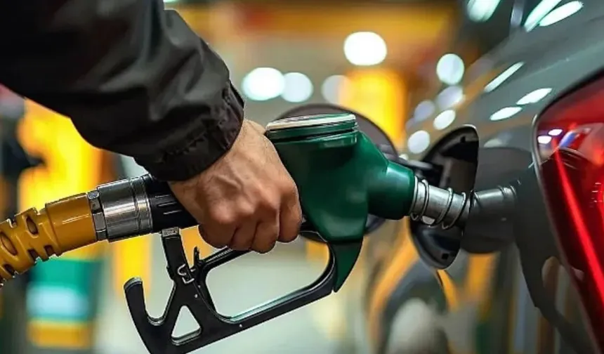Motorine gece yarısı zam: Fiyatlar 77 TL’yi aştı!