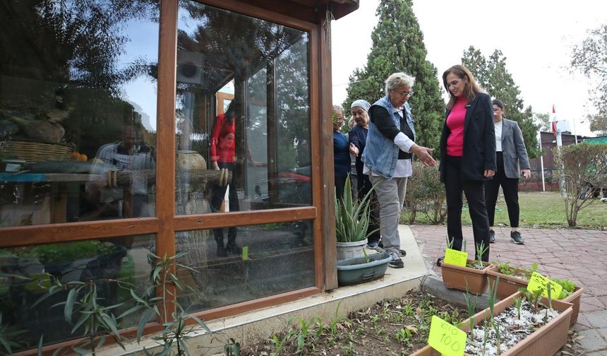 Karşıyaka’da yerel tohum bereketi: Bir yılda 200 bini aşkın paket dağıtıldı