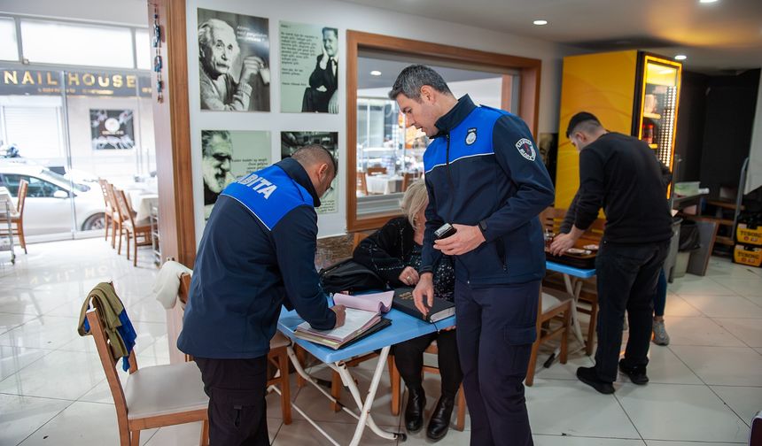 Karşıyaka Zabıtası’ndan işgal denetimi: 15 işletmeye ceza