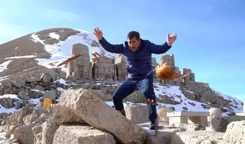 Nemrut Dağı'nda sazını parçalayan türkücüye soruşturma