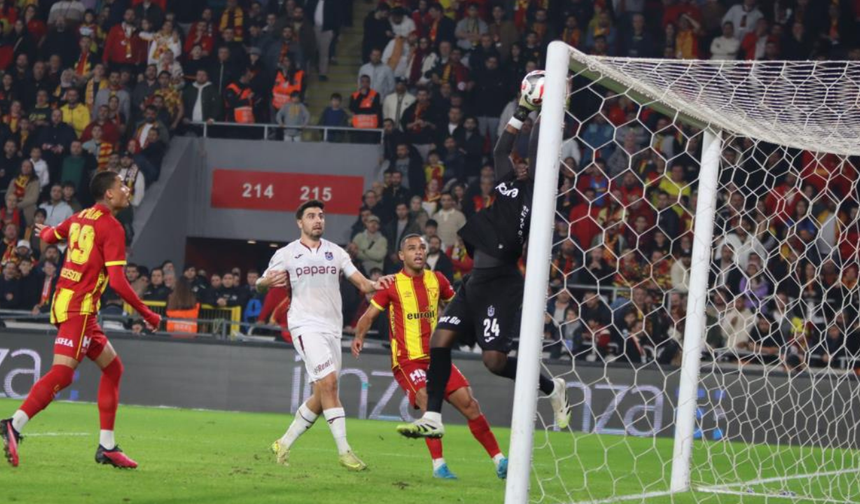 Trabzonspor, Göztepe’yi ikinci yarıdaki gollerle 2-1 mağlup etti