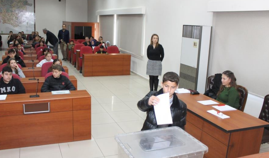 Efeler’de öğrenci meclisi  yeni dönem çalışmaları başladı