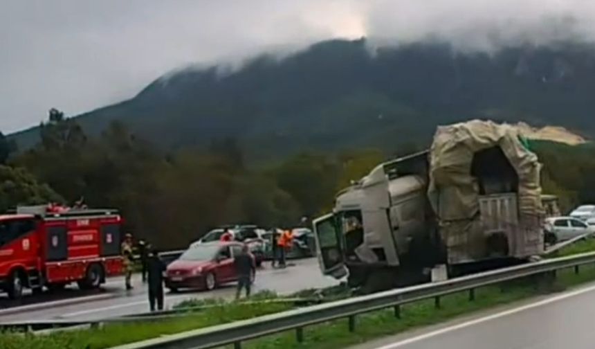 Aydın–İzmir tünel çıkışında TIR kazası, yol tamamen kapandı