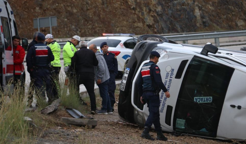 Fethiye–Ortaca minibüsü yağışta devrildi: 7 yaralı