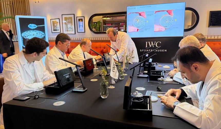 Koleksiyonerler milyonluk İsviçre saatlerini söküp yeniden topladı