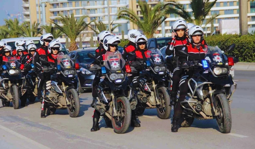 İzmir’de motosikletli polis operasyonu: 73 şüpheli yakalandı