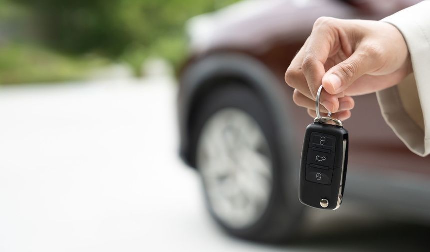 Otoparkta anahtar karmaşası: Peugeot sürücüsü yanlış anahtarla uzaklaştı