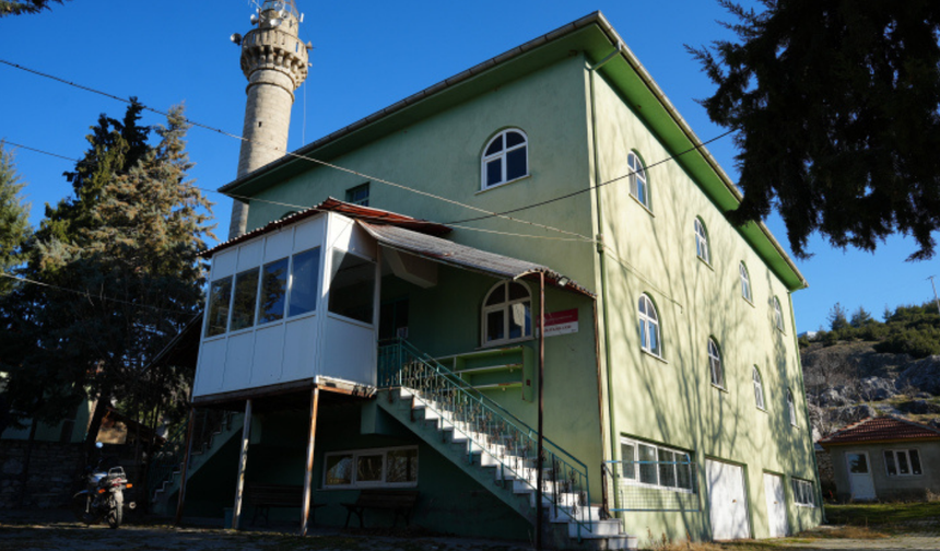 Denizli Çardak’ta mahallelinin bağışladığı Cami arazisi satışa çıkarıldı, tepki çekti