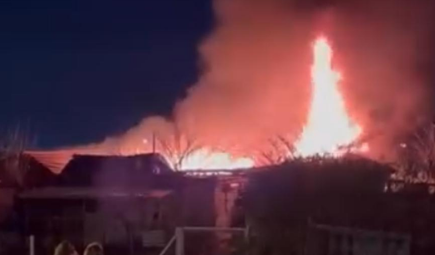 Bayraklı’da soba faciası: Ev alevlere teslim oldu