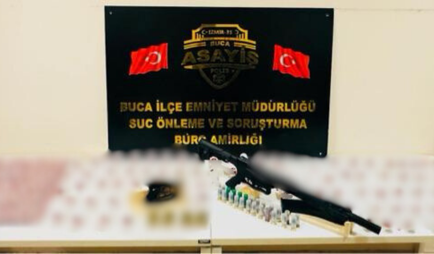 Buca’da polis operasyonu: Evden ruhsatsız silah ve binlerce sentetik ecza çıktı