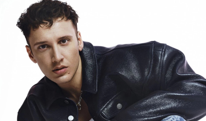 Hakkında yakalama kararı çıkarılan şarkıcı Edis’ten açıklama