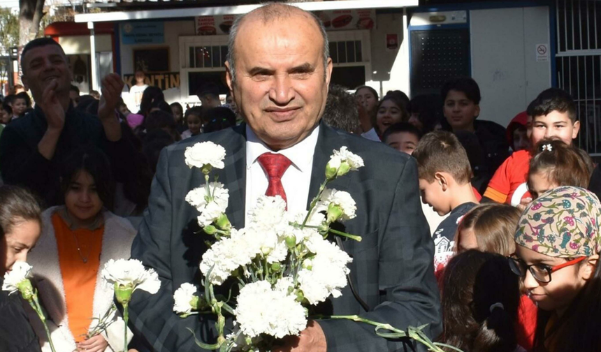 39 yıllık eğitimci Mevlüt Akar için Yahya Kemal Beyatlı İlkokulu’nda duygusal veda