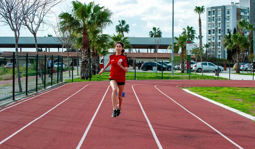 Karşıyaka'nın genç yıldızı İrem Yolaçan, Türkiye şampiyonasında imza attı