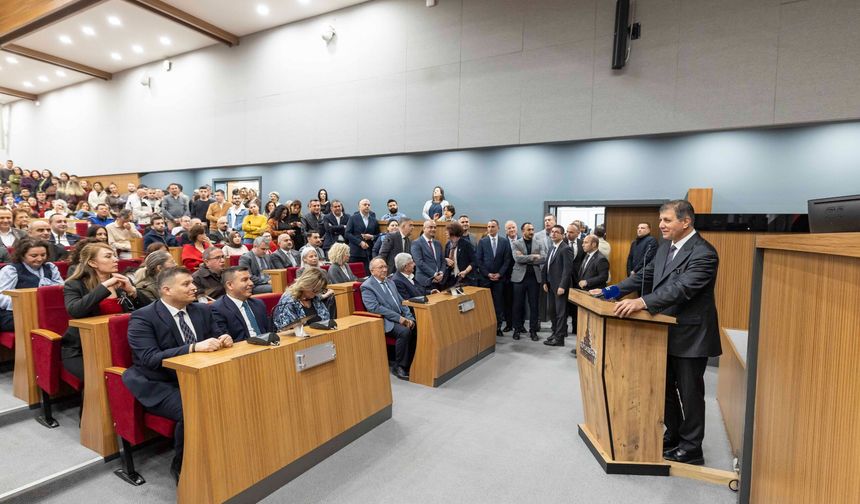 Başkan Tugay personelle bayramlaştı: İzmir’i birlikte büyüten büyük bir aileyiz