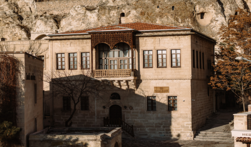 “Kıskanmak” dizisinin Kapadokya sahneleri Asmalı Konak’ta çekiliyor