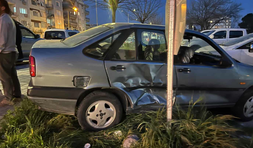 Buca'da iki araç çarpıştı: 1 yaralı