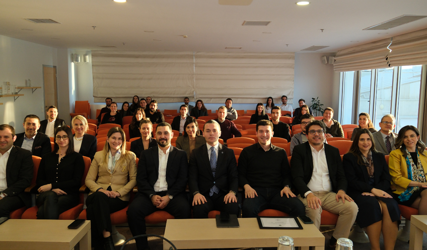 İş dünyasının yeni yetkinliği: Yapay zekâyı anlamak ve yönetebilmek