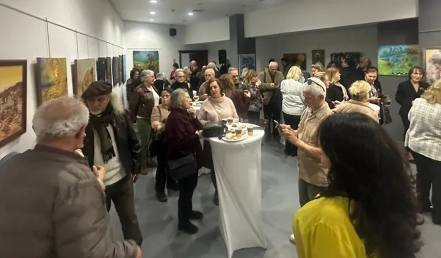 İzmir’de sanatla çevre mesajı: “Doğa, kadın ve su” sergisi açıldı