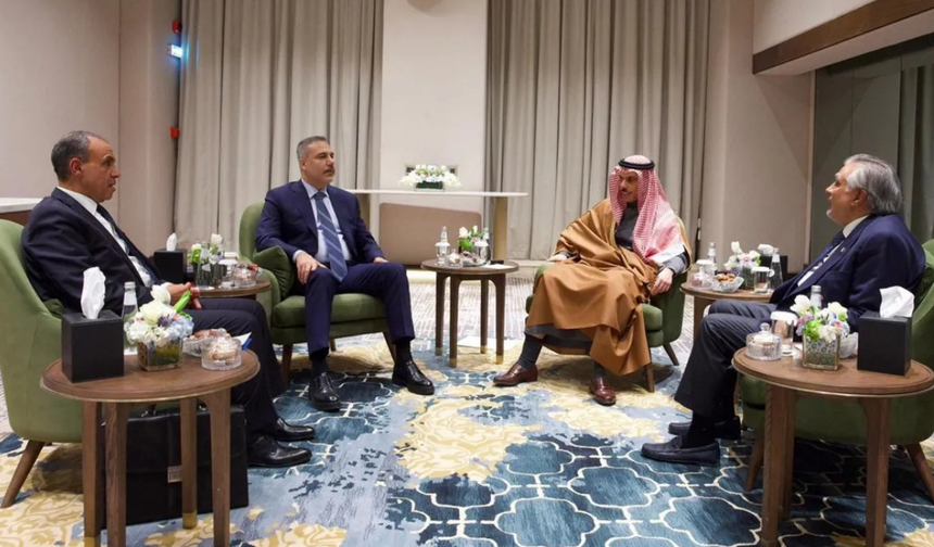 Türkiye, Pakistan, Mısır ve Suudi Arabistan dışişleri bakanları İslamabad’da toplanıyor