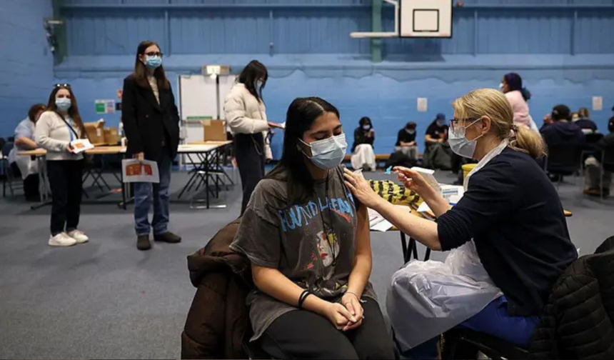 İngiltere’de menenjit vakaları artıyor: Salgın yayılma riski taşıyor mu?