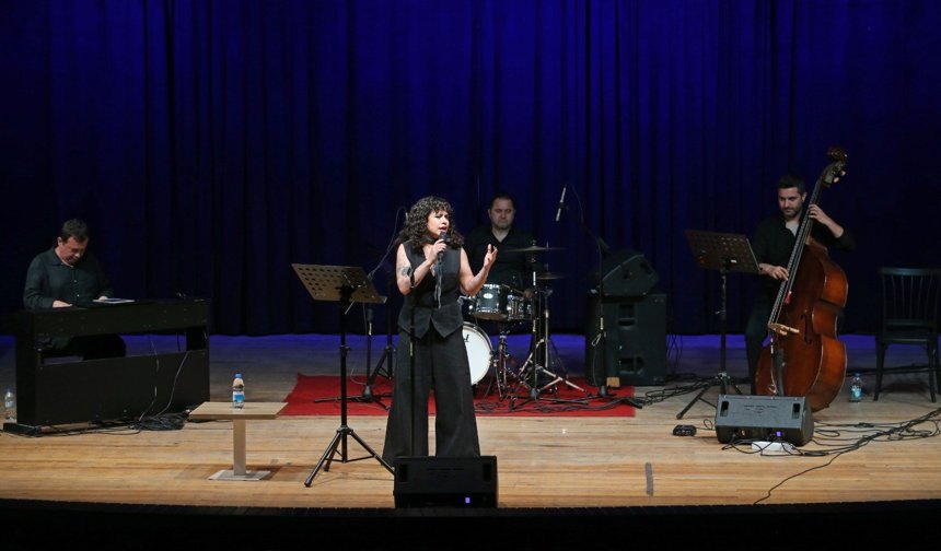 Karşıyaka’da caz rüzgarları esti: Suat Taşer’de unutulmaz gece
