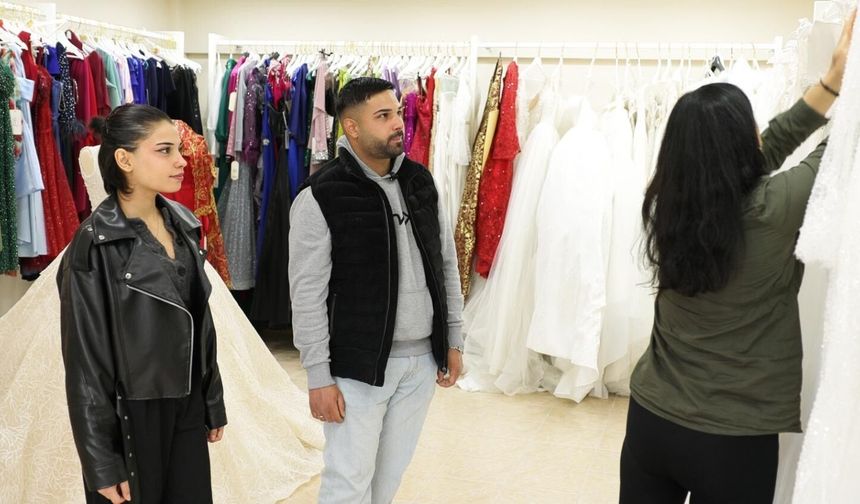Bayraklı’dan anlamlı destek: Gelinlik ve damatlık evi projesiyle çiftlerin yanında