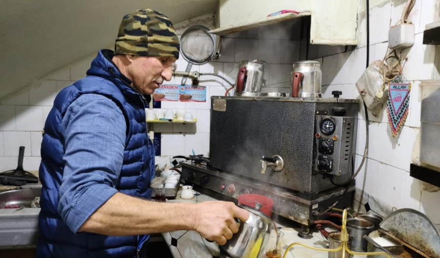 30 yıldır tek koluyla azmin gücünü ortaya koydu
