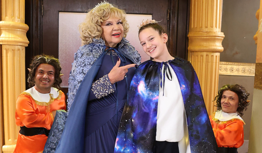 Nevra Serezli, “Sihirli Annem: Periler Okulu” filminde torunlarıyla kamera karşısında