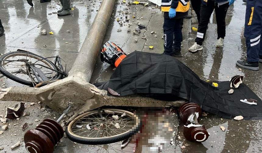 Bisiklet sürücüsü devrilen direğin altında hayatını kaybetti
