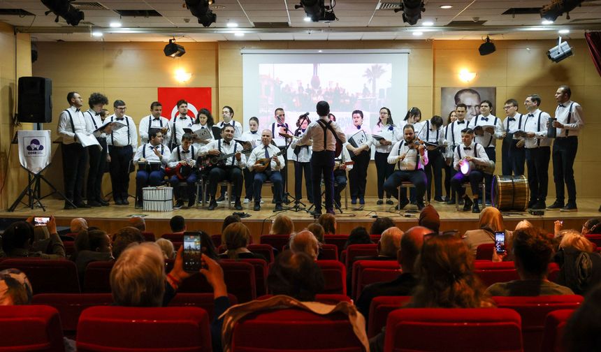 Buca’da notalar otizm farkındalığı için yükseldi