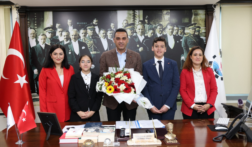 Çiğli’de 23 Nisan geleneği: Başkanlık koltuğu bu yıl üç çocuğa emanet