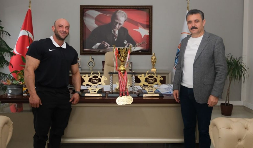 Dikili Belediyesi Zabıta personeli Yılmaz Acar Şampiyonlar Şampiyonu oldu